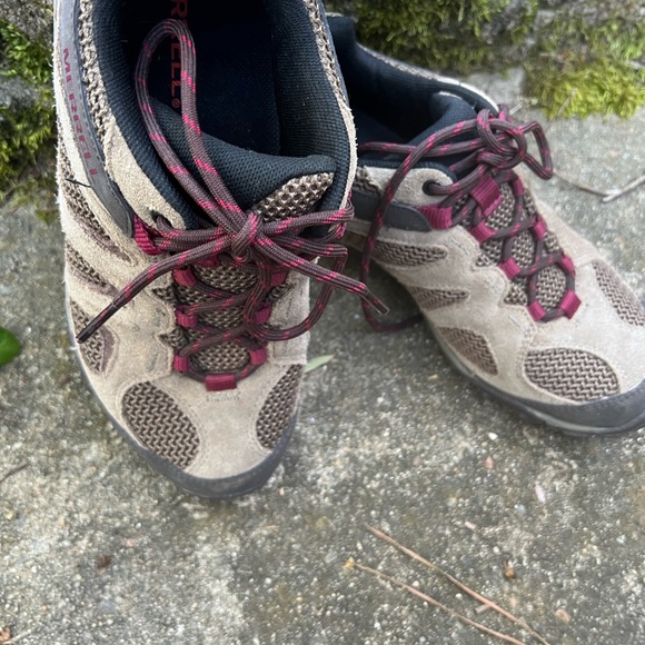Women’s Merrill Hiking Shoes - Picture 3 of 7